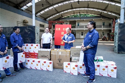 納溪區(qū)委書記慰問00 (3).jpg