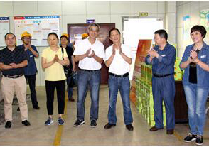 四川省總工會(huì)領(lǐng)導(dǎo)蒞臨瀘天化為一線員工“送清涼”