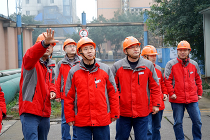 瀘天化股份公司黨委書(shū)記、董事長(zhǎng)廖廷君一行深入現(xiàn)場(chǎng)檢查指導(dǎo)工作