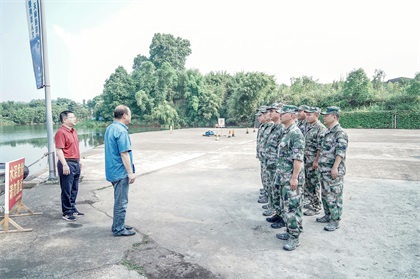 瀘天化股份公司領導看望慰問民兵水上應急救援培訓分隊
