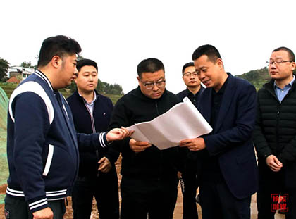 納溪區(qū)委書記譚榮兵一行調研瀘天化現代農業(yè)示范園項目