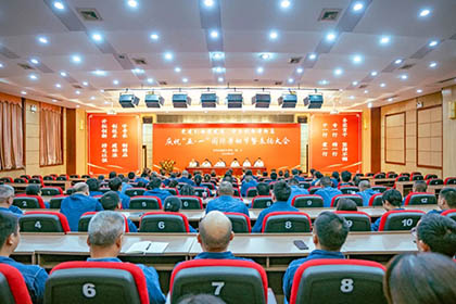 瀘天化股份公司舉行慶?！拔濉ひ弧眹H勞動節(jié)暨表揚(yáng)大會