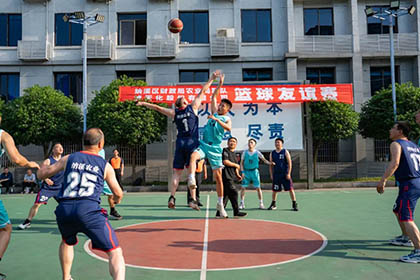 納溪區(qū)財(cái)政局、農(nóng)業(yè)局與瀘天化舉行籃球友誼賽