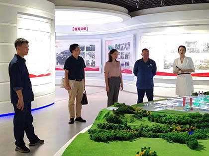 瀘州市委副秘書長易澤蓮調(diào)研瀘天化檔案管理